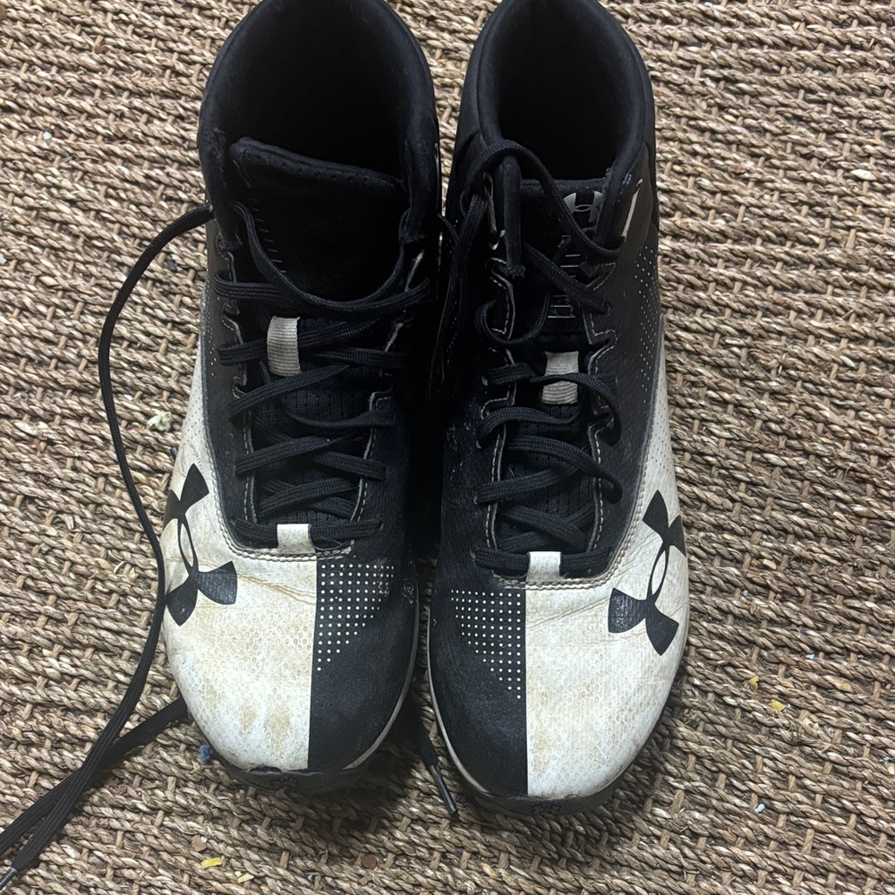 Under Armour Men’s Black and White High-Top Cleats Sz 7.5